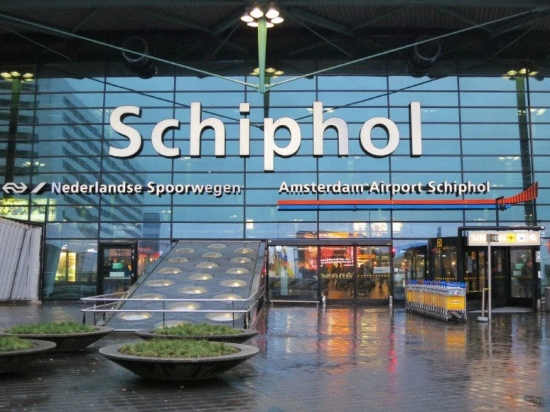 Πανικός στο αεροδρόμιο Schiphol του Άμστερνταμ – Άνδρας απειλούσε ότι έχει στην κατοχή του βόμβα – Έληξε ο συναγερμός (upd)